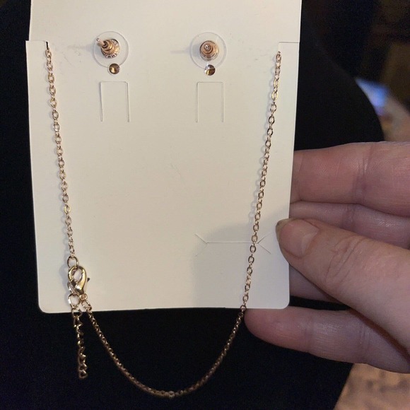 Hollowed Out Floral Pattern Waterdrop Green Necklace And Earrings Gold Tone (1) - Picture 3 of 4